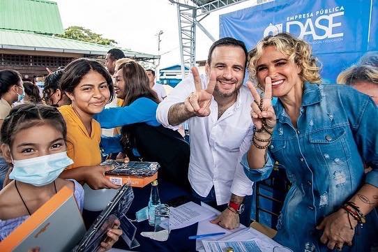 Entrega de más de 200 tablets y sillas de ruedas en el CAMI Isla Trinitaria