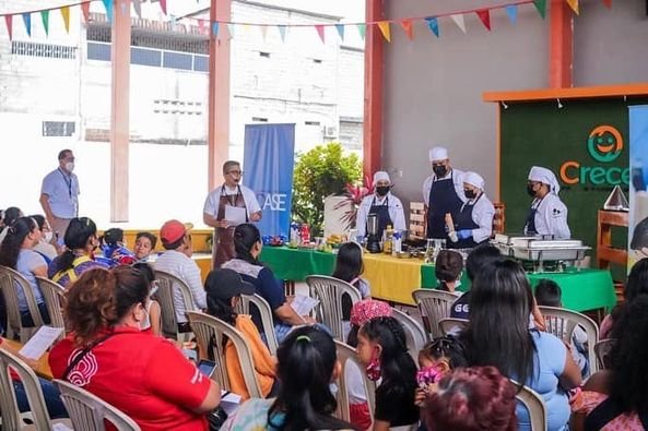 Alumnos y docentes de los Centros de Artes y Oficios capacitaron a los beneficiarios del programa de nutrición “Crecer”
