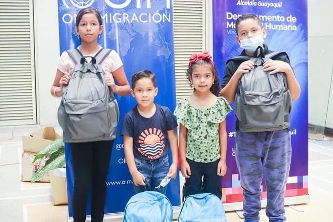 Entrega de mochilas y útiles escolares benefició a 50 niños en Guayaquil