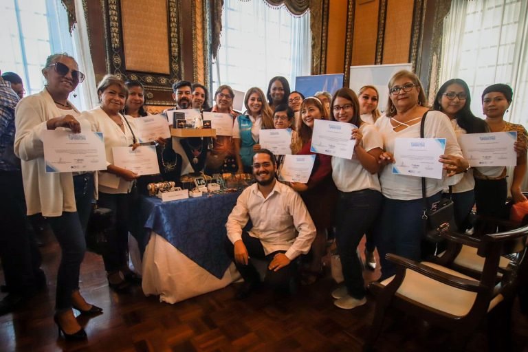 Se entregaron reconocimientos a los más destacados beneficiarios de los talleres de Habilidades Productivas