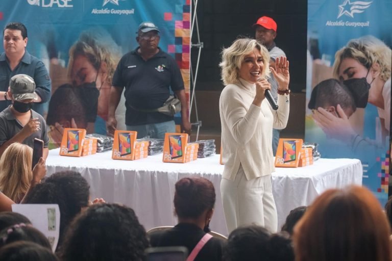 Entrega de más de 500 tablets en el CAMI Pascuales