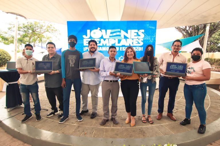 2.500 Jóvenes Ejemplares recibieron sus laptops