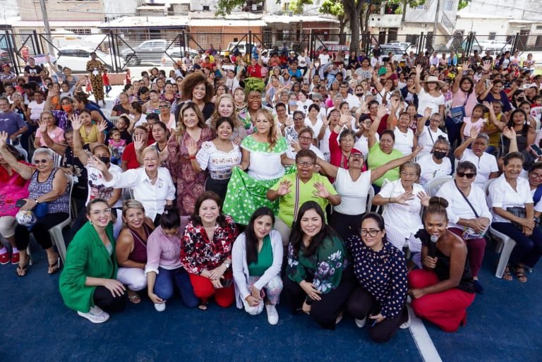 Conversatorio “Mujeres Sin Límites” congregó a más de 300 mujeres por el Día Internacional de la Mujer