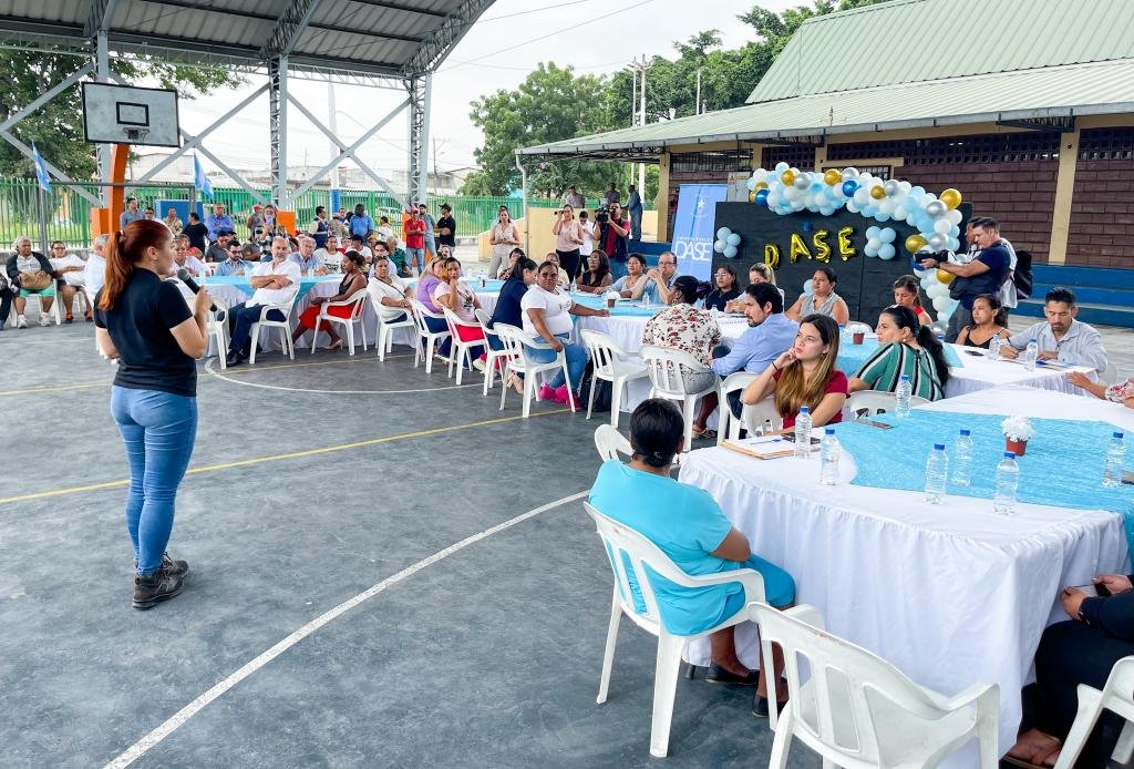 Autoridades municipales escucharon necesidades de las emprendedoras de Isla Trinitaria en el Compartir Ciudadano