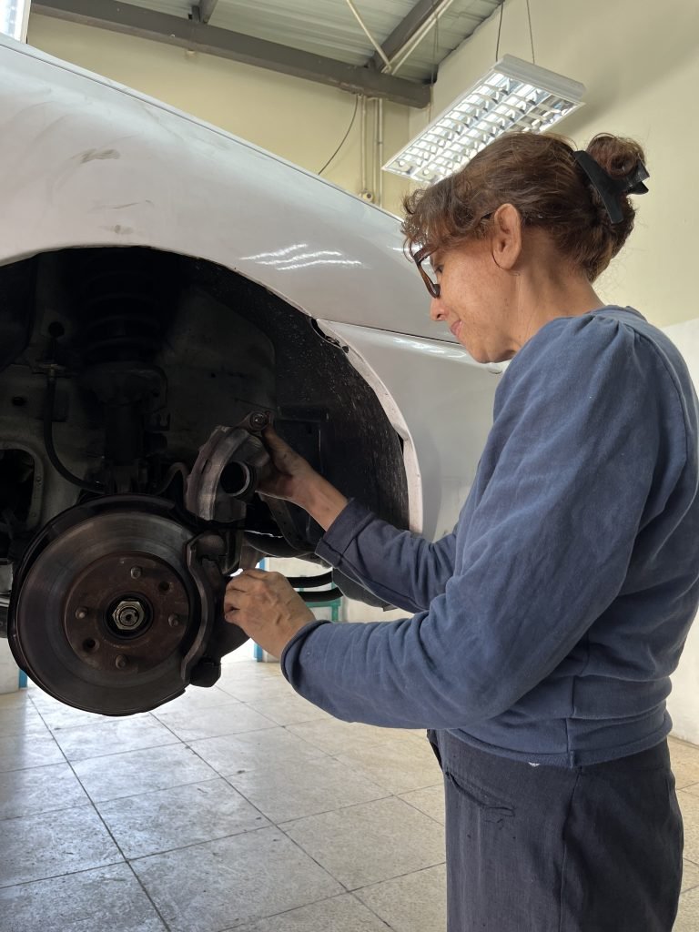 EP DASE abre convocatoria para curso gratuito de Mecánica Automotriz con registro de la SENESCYT