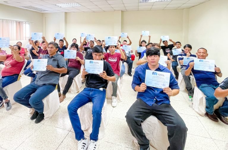 Ciudadanos se benefician con cursos gratuitos de Mecánica Básica