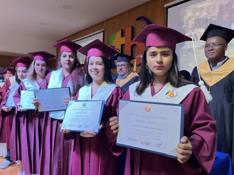 Más profesionales en Enfermería para Guayaquil a través de las becas de la EP DASE