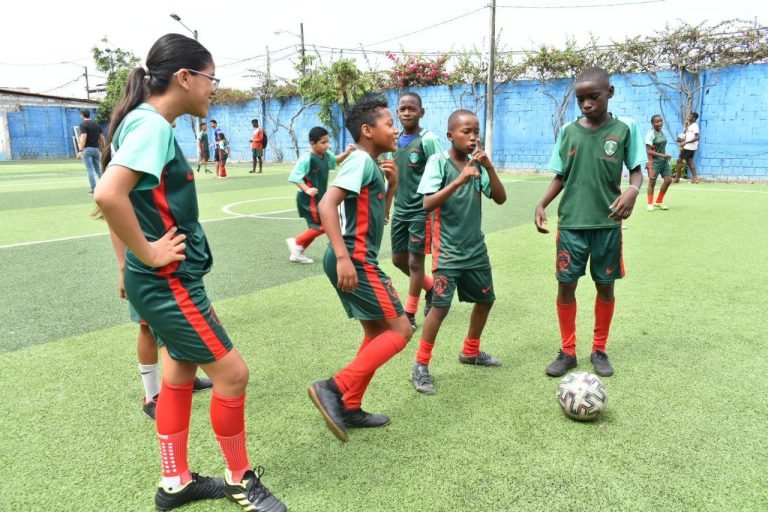150 niños y niñas participaron de torneo de fútbol en Barrio de Paz