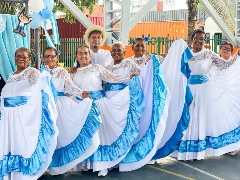 Con Festival Octubrino habitantes de la Isla Trinitaria celebraron a Guayaquil